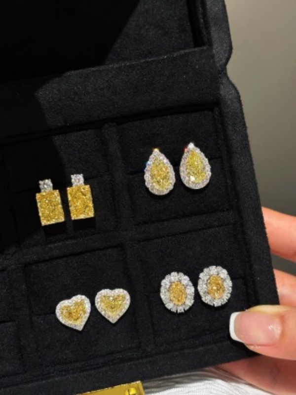 New arrival: 18K white gold lab-grown yellow diamond stud earrings