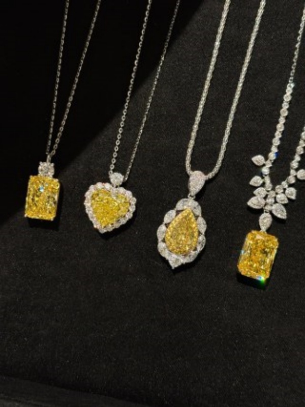 New arrival: 18K white gold lab-grown yellow diamond pendant necklace
