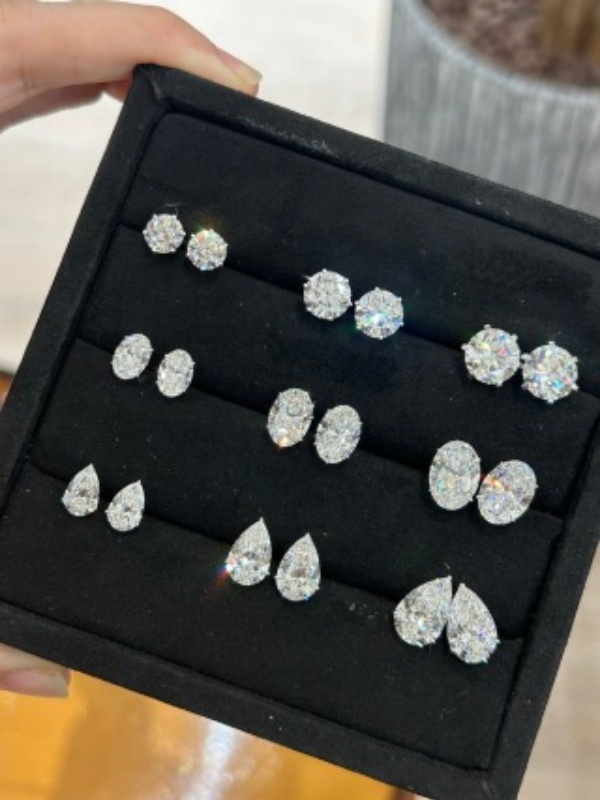 New Arrival Collection of 18k Lab-Grown Diamond Stud Earrings