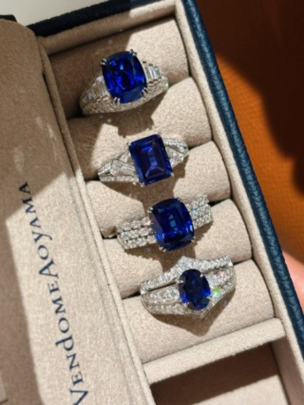 New arrival: 18K white gold lab-grown colored gemstone ring