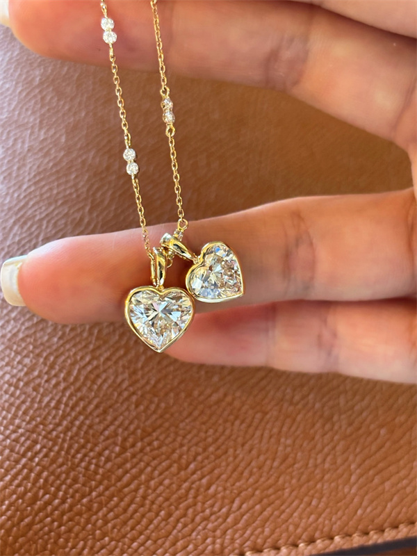 18K gold cultured pendant in stock (without chain)