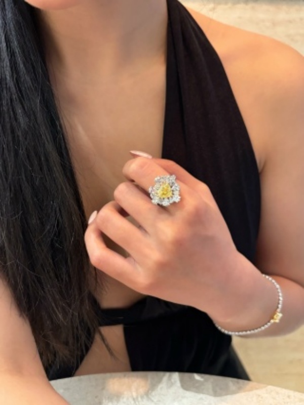 New arrival: 18K gold lab-grown diamond ring