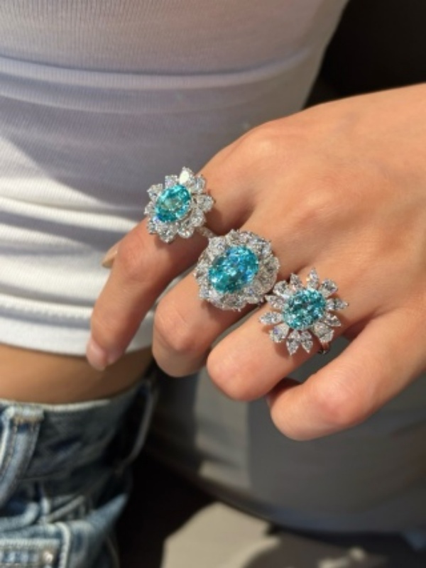 18K gold lab-grown colored gemstone ring in stock new arrival