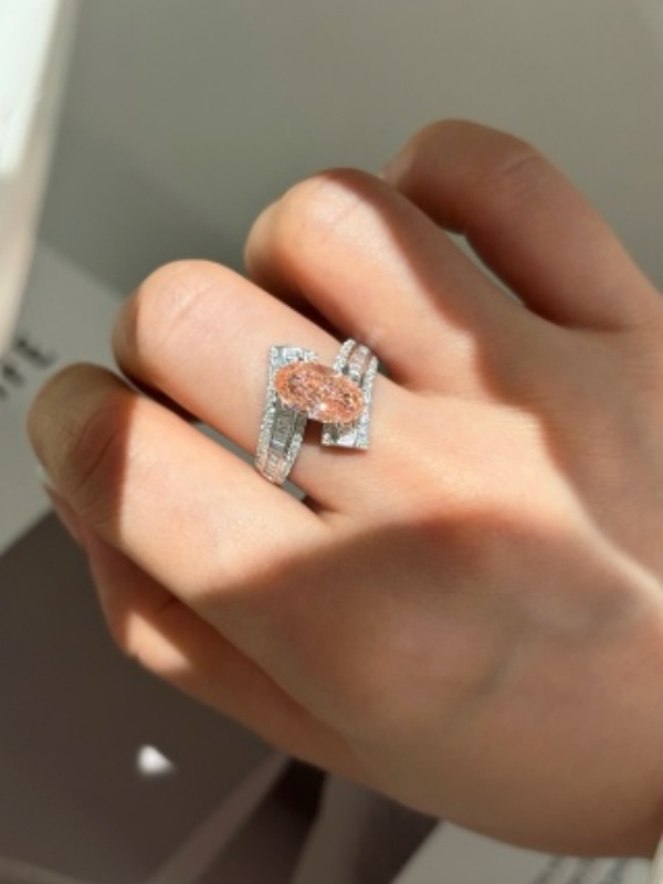 New arrival: 18K gold lab-grown pink diamond ring