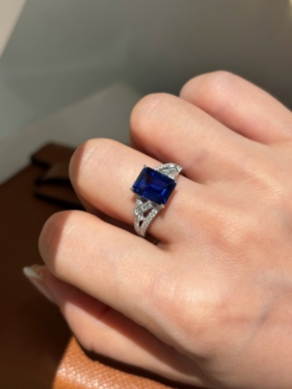 New arrival: PT950 lab-grown colored gemstone ring