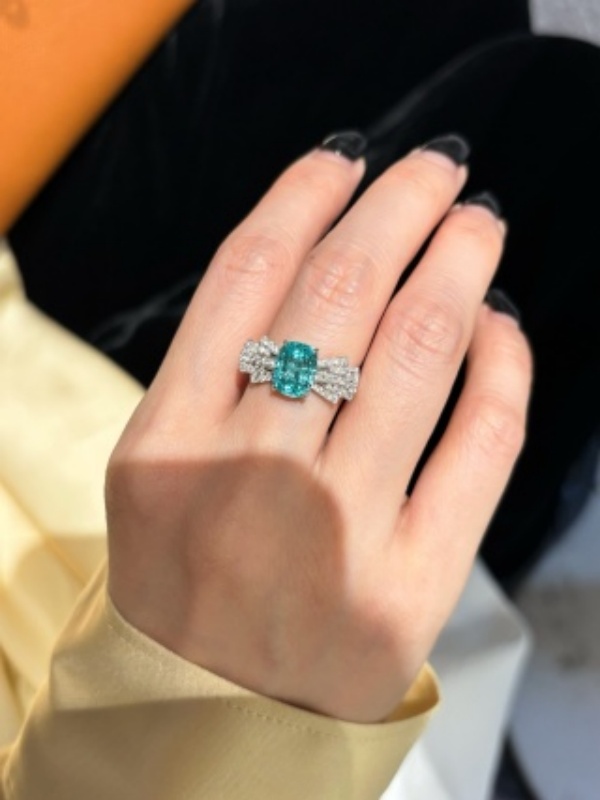 New arrival: PT950 lab-grown diamond and colored gemstone ring