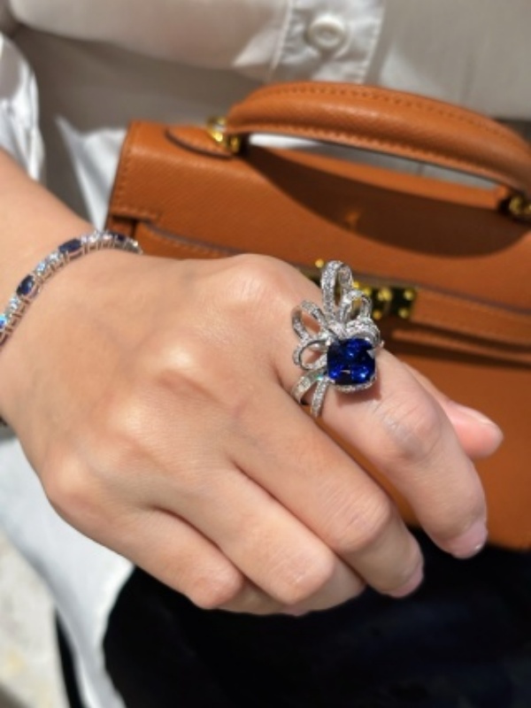 New arrival: 18K white gold lab-grown colored gemstone ring