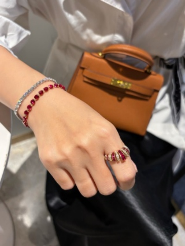 New arrival: 18K white gold lab-grown colored gemstone bracelet