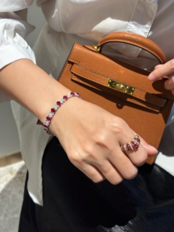 New arrival: 18K white gold lab-grown colored gemstone bracelet